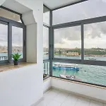 Luxurious Tigne Seafront Escape * グジラ