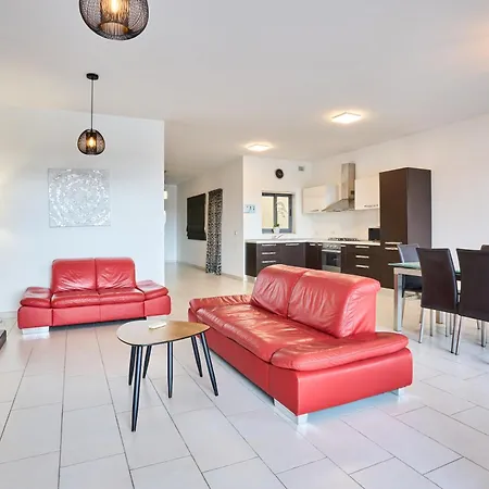 Luxurious Tigné Seafront Escape Apartamento Gzira