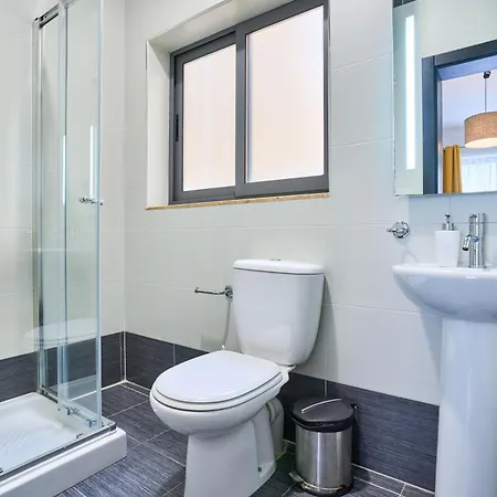 Apartamento Luxurious Tigné Seafront Escape *