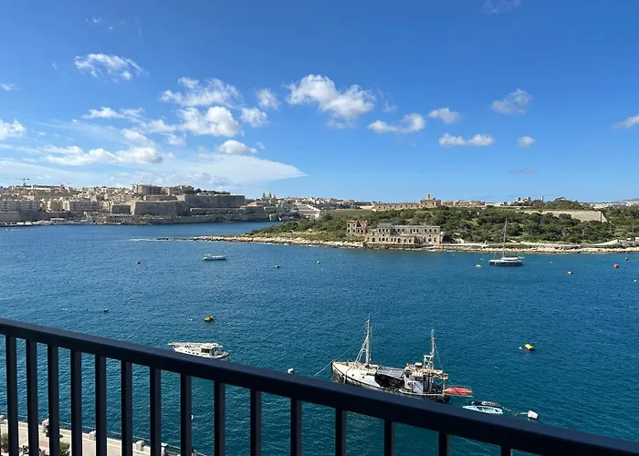 Апартаменты Luxurious Tigne Seafront Escape Gzira